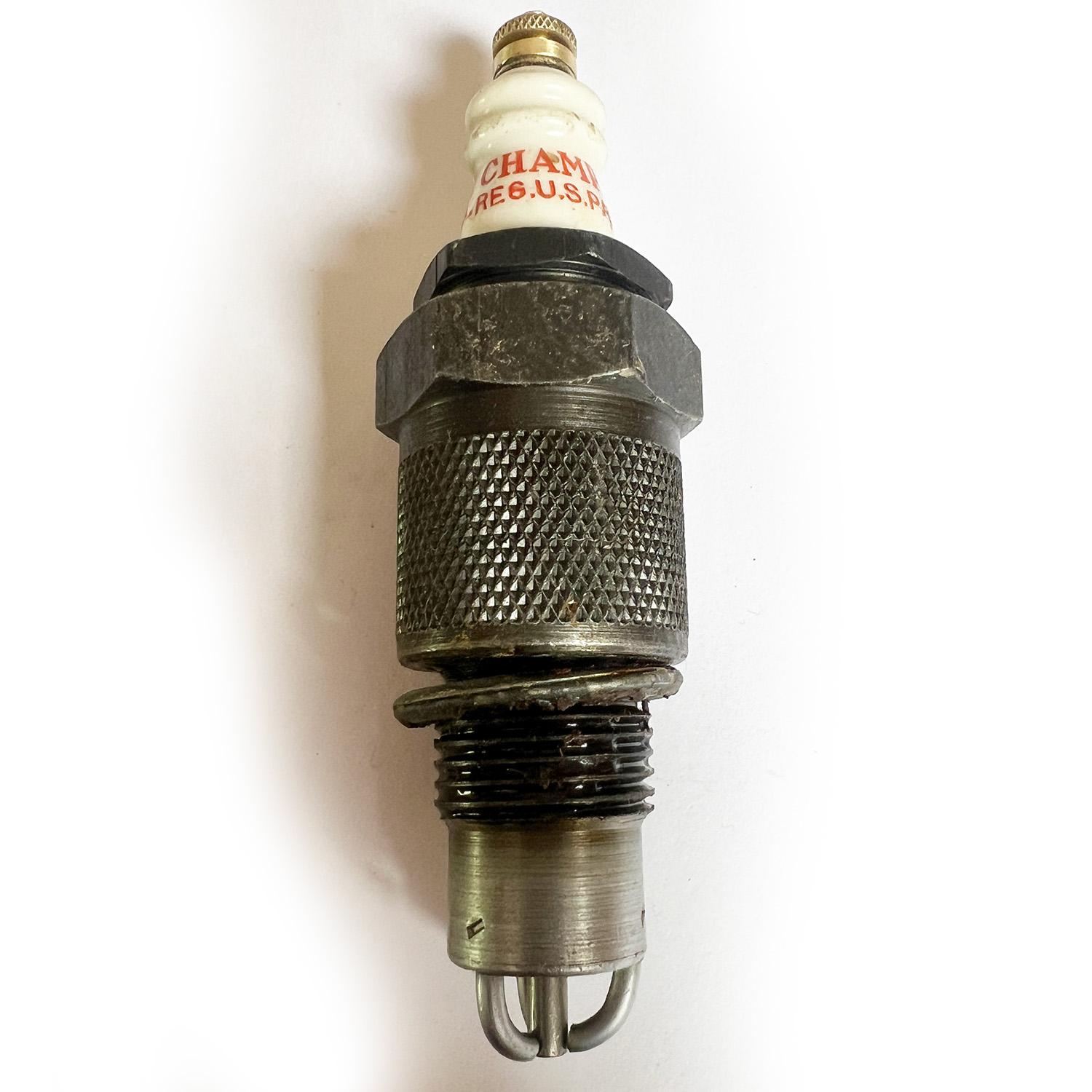 Champion Spark Plug DL8C - High quality product image showing Champion Spark Plug DL8C details and features