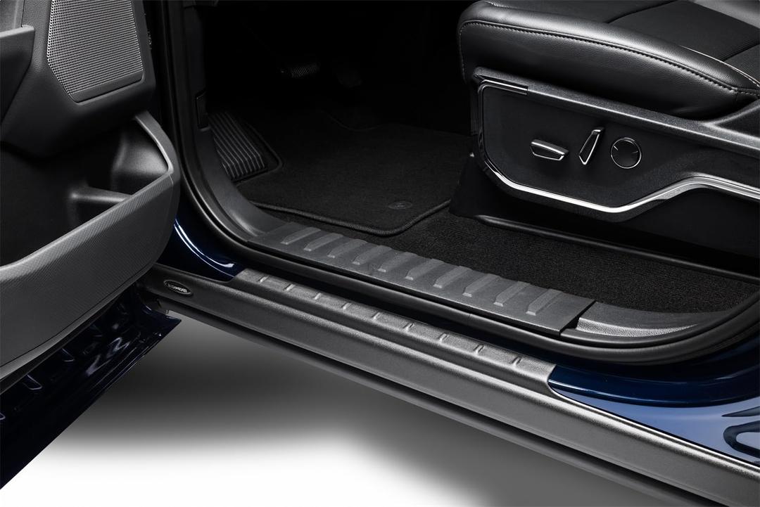 BUSHWACKER 14130 Rocker Panel Guard; Trail Armor; Flat; Matte Black; Thermoplastic Olefin - The Twister Group Tools product